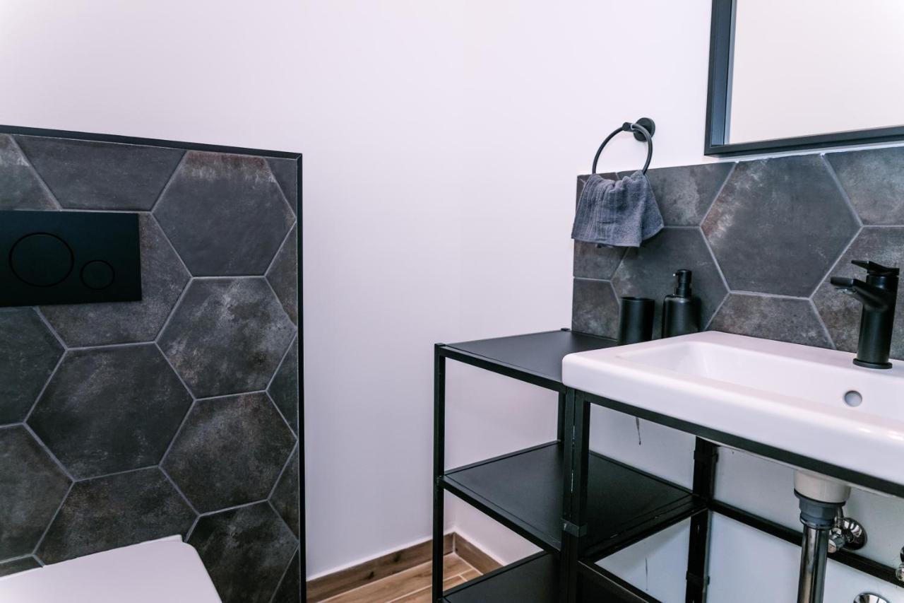 B15 - Wood&Black Apartman Győr Exterior foto